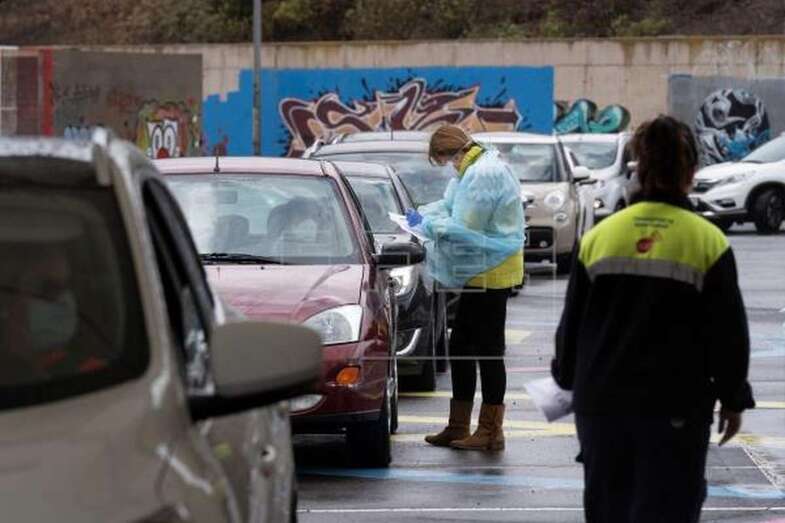 Imagen de archivo del punto de recogida de muestras en el aparcamiento de la Facultad de Bellas Artes de la Universidad de La Laguna (Foto EFE / Miguel Barreto)